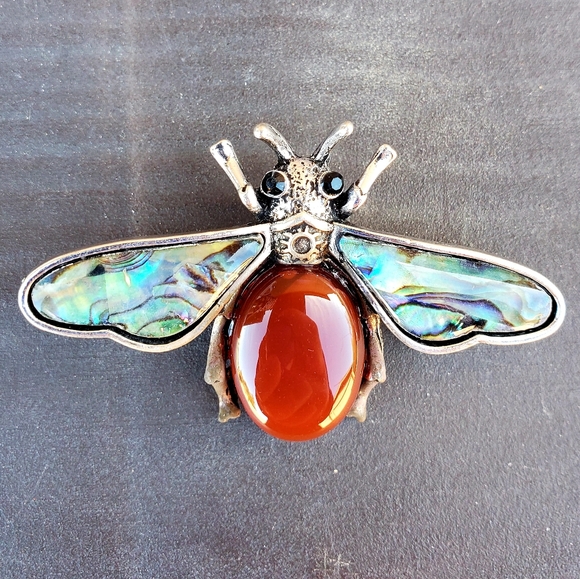 New Red Agate and Abalone Shell Bee Pin Brooch. - Picture 9 of 13